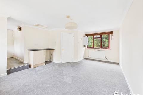 1 bedroom apartment to rent, Flat 4 Holly House, 83-85 Obelisk Road, Woolston