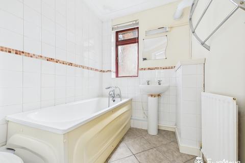 1 bedroom apartment to rent, Flat 4 Holly House, 83-85 Obelisk Road, Woolston