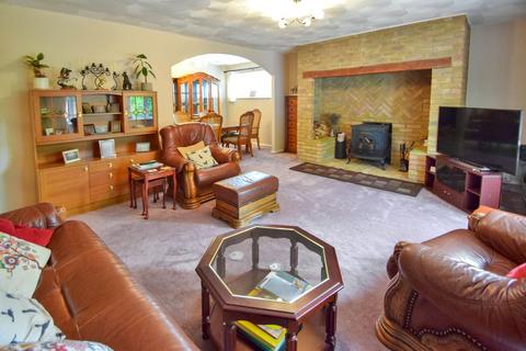 4 bedroom detached bungalow for sale, Robin Hood Lane, Blue Bell Hill, Chatham, ME5