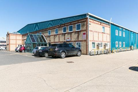 Warehouse to rent, Newark Rd Peterborough PE1 5YD