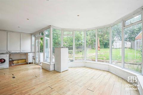 11 Hazel Grove, Romford, RM6 5PX