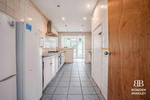 11 Hazel Grove, Romford, RM6 5PX