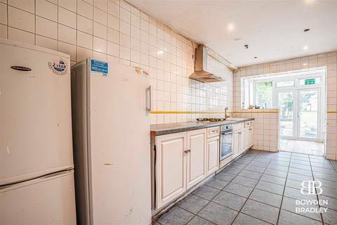 11 Hazel Grove, Romford, RM6 5PX