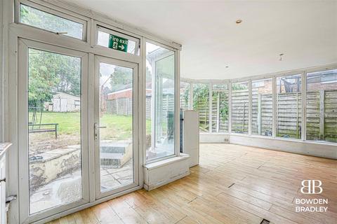 11 Hazel Grove, Romford, RM6 5PX