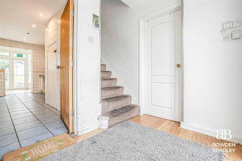 11 Hazel Grove, Romford, RM6 5PX