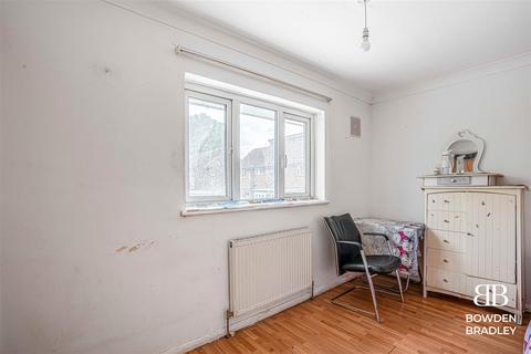 11 Hazel Grove, Romford, RM6 5PX
