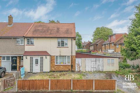 11 Hazel Grove, Romford, RM6 5PX