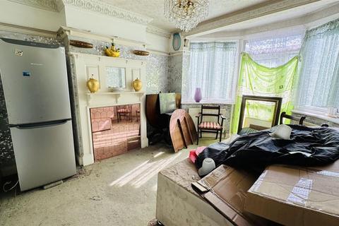 3 bedroom semi-detached house for sale, Grove Gardens, London