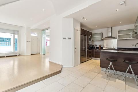 3 bedroom terraced house to rent, Henniker Mews, Chelsea, London, SW3