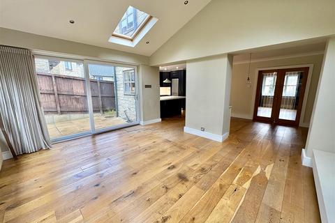 7 Ullswater Close, Elland, HX5 9QN