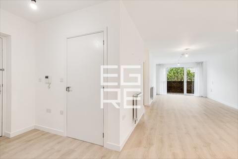 3 bedroom flat for sale, Winter Apartments, London W3