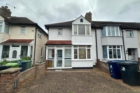 4 bedroom end of terrace house to rent, Verulam Road, Greenford UB6