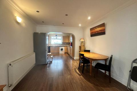 4 bedroom end of terrace house to rent, Verulam Road, Greenford UB6