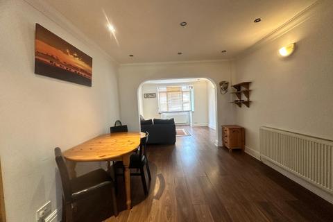 4 bedroom end of terrace house to rent, Verulam Road, Greenford UB6