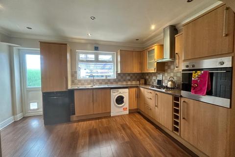 4 bedroom end of terrace house to rent, Verulam Road, Greenford UB6