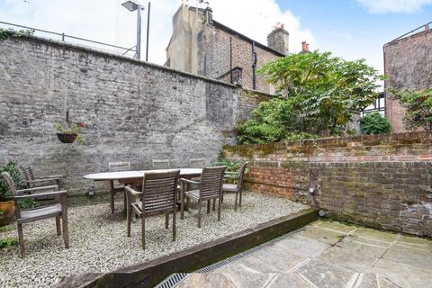 2 bedroom flat for sale, Westbourne Road, London, N7