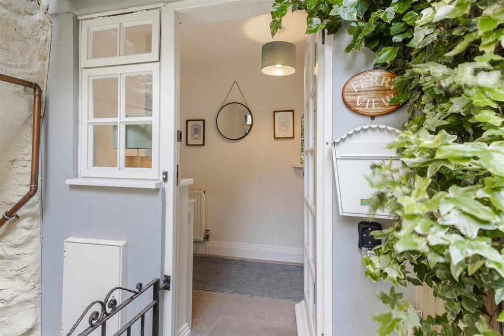 A01 - 28245 Ferryview Castle House, Dartmouth, Sou