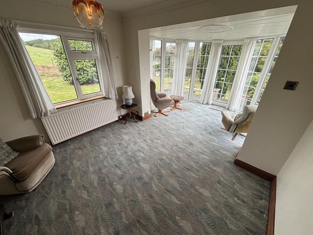 Sun room/conservatory (second image)