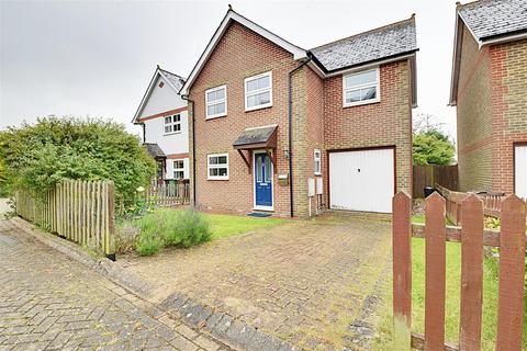 10 Beatrice Walk, Bexhill-on-sea, TN39 4EW