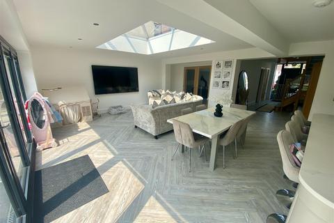 4 bedroom detached house for sale, Boyslade Road East, Hinckley LE10