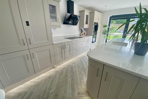 4 bedroom detached house for sale, Boyslade Road East, Hinckley LE10