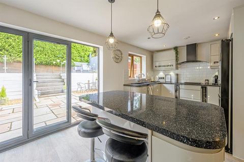 2 Caterham Drive, Kingswinford, DY6 8NH