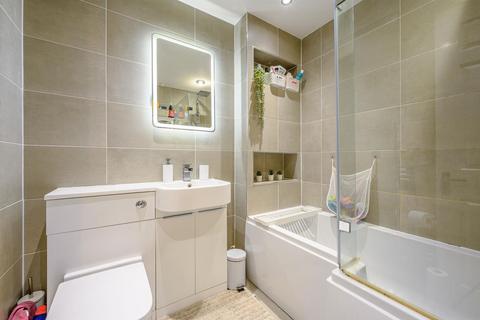 2 Caterham Drive, Kingswinford, DY6 8NH
