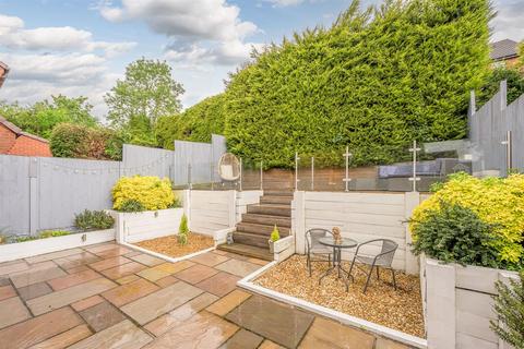 2 Caterham Drive, Kingswinford, DY6 8NH