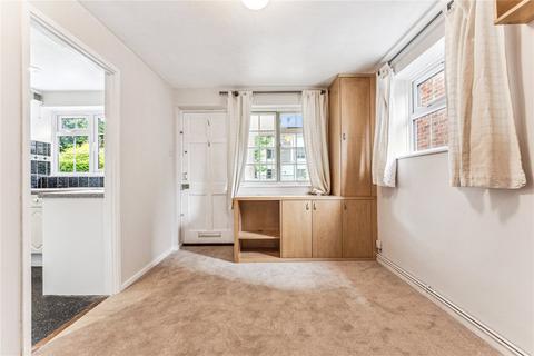 1 bedroom semi-detached house to rent, Upper Tooting Park, SW17