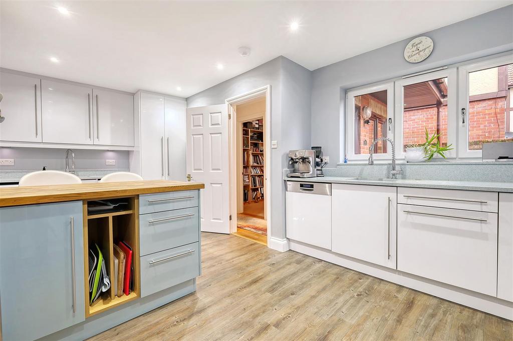 Kitchen2.jpeg