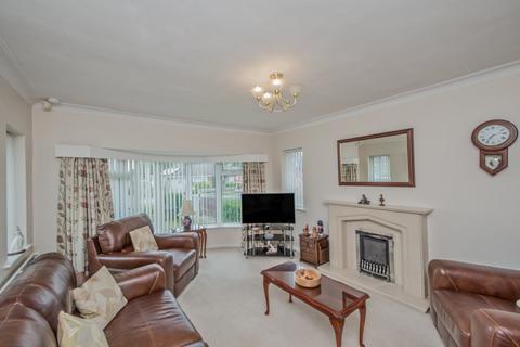 2 bedroom bungalow for sale, Kings Drive, Wrose, Bradford, BD2