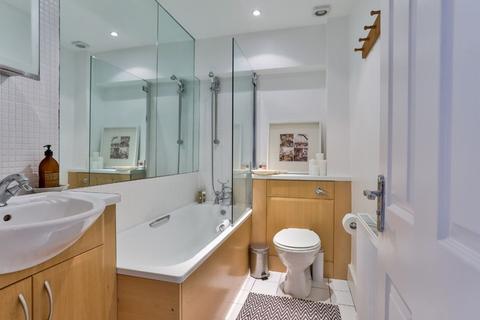 1 bedroom flat for sale, Evering Road, London, N16