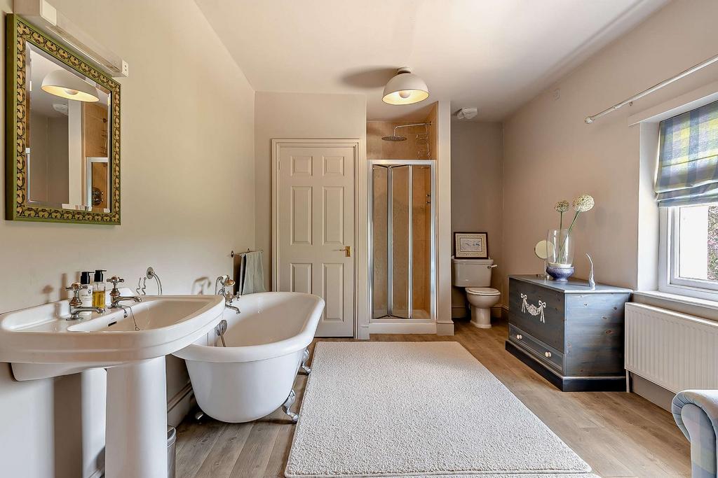 Top Floor Family BAthroom