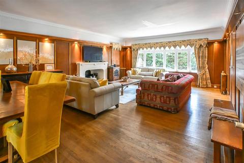 6 bedroom detached house for sale, *SIGNATURE HOME* Brook Road, Brentwood