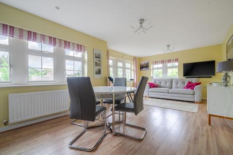 2 bedroom flat for sale, Waterfield Gardens, Chichester, PO19