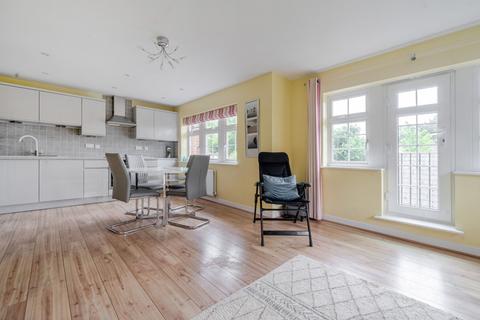 2 bedroom flat for sale, Waterfield Gardens, Chichester, PO19