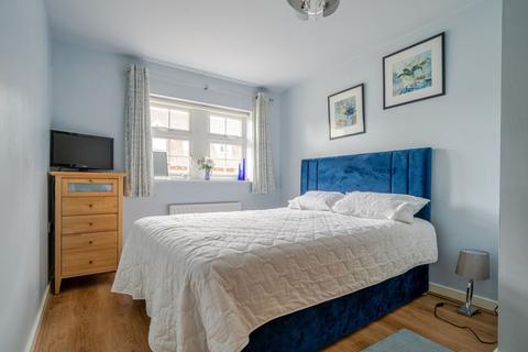 2 bedroom flat for sale, Waterfield Gardens, Chichester, PO19