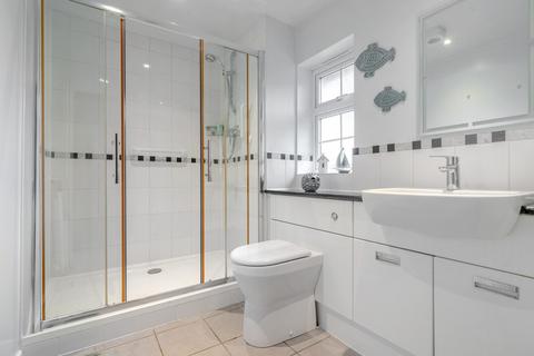 2 bedroom flat for sale, Waterfield Gardens, Chichester, PO19