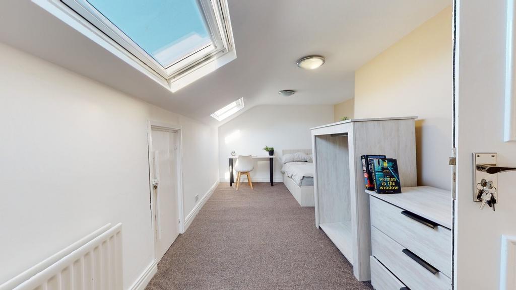 A bright and tidy double bedroom featuring a co...