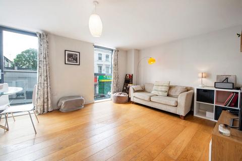2 bedroom flat for sale, Camden Road, London N7
