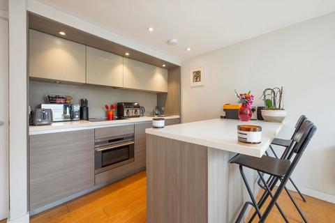2 bedroom flat for sale, Camden Road, London N7