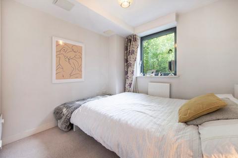 2 bedroom flat for sale, Camden Road, London N7
