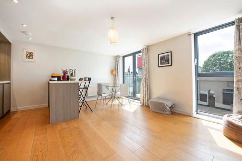 2 bedroom flat for sale, Camden Road, London N7