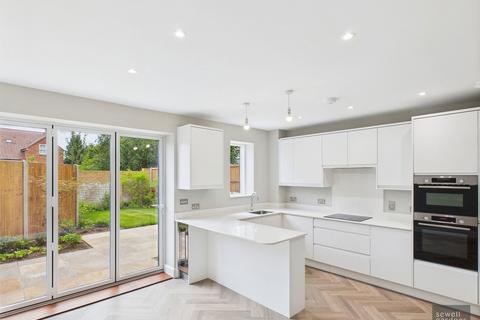 4 bedroom semi-detached house for sale, Victoria Close, Rickmansworth, Hertfordshire, WD3 1QY