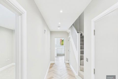 4 bedroom semi-detached house for sale, Victoria Close, Rickmansworth, Hertfordshire, WD3 1QY