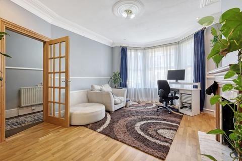 4 bedroom terraced house for sale, Park Road, London, E15
