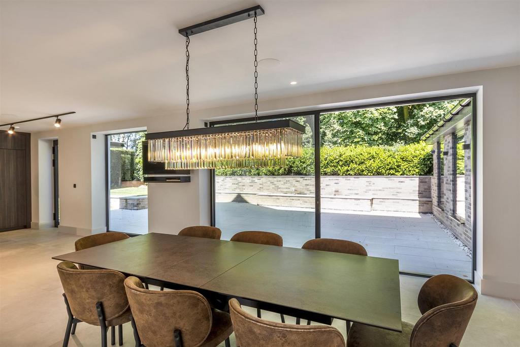 DSC 8920-Edit dining table.JPG