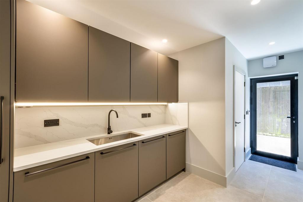 DSC 8911-Edit room.JPG
