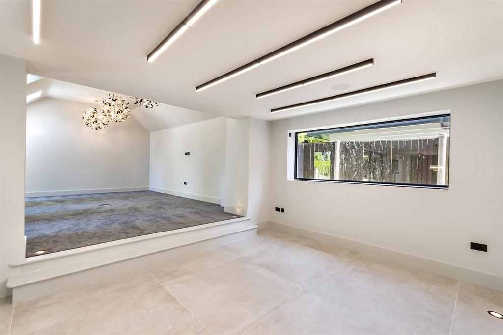 DSC 8932-Edit room.JPG