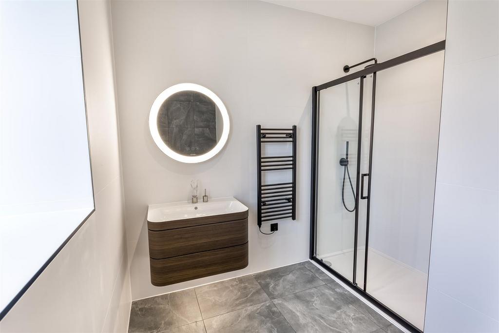 DSC 8953-Edit bathroom.JPG